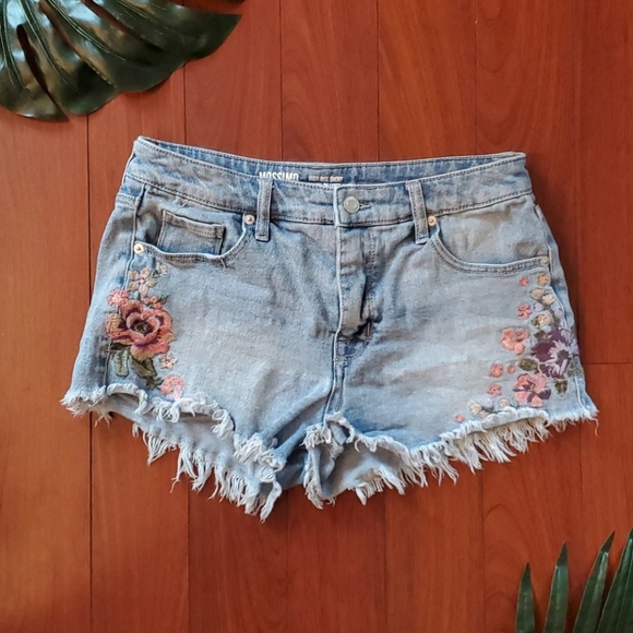 High-Rise Flower Embroidered Denim Shorts - Picture 1 of 5